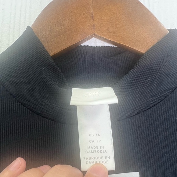 H&M - NWT Ribbed Black Mock Neck Long Sleeve Snap Closure Bodysuit Size XS - Picture 10 of 12